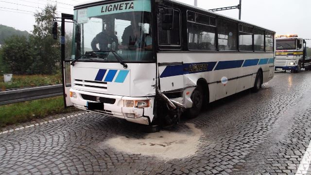 26. 8. 2014 - Nehoda autobusu s osobním autem, Nádražní ul.