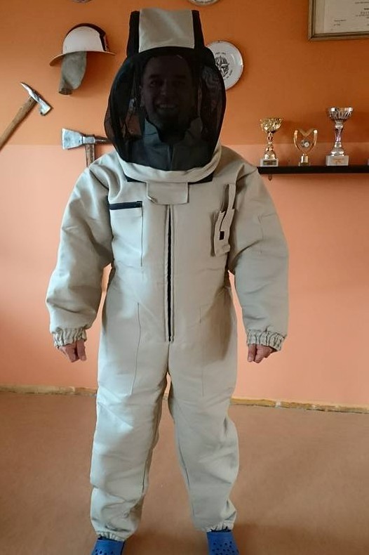 Oblek proti obtížnému hmyzu