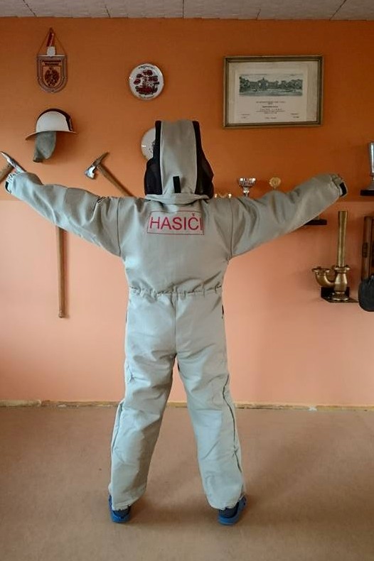 Oblek proti obtížnému hmyzu