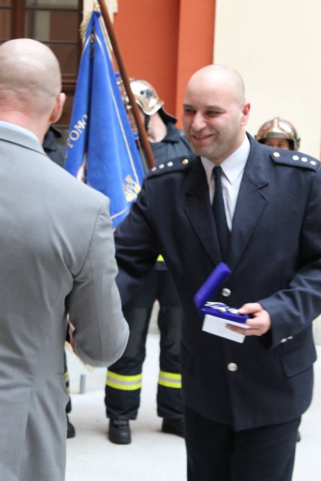 21. 12. 2015 - Slavnostní předání praporu a ocenění členů JSDH Ostrov