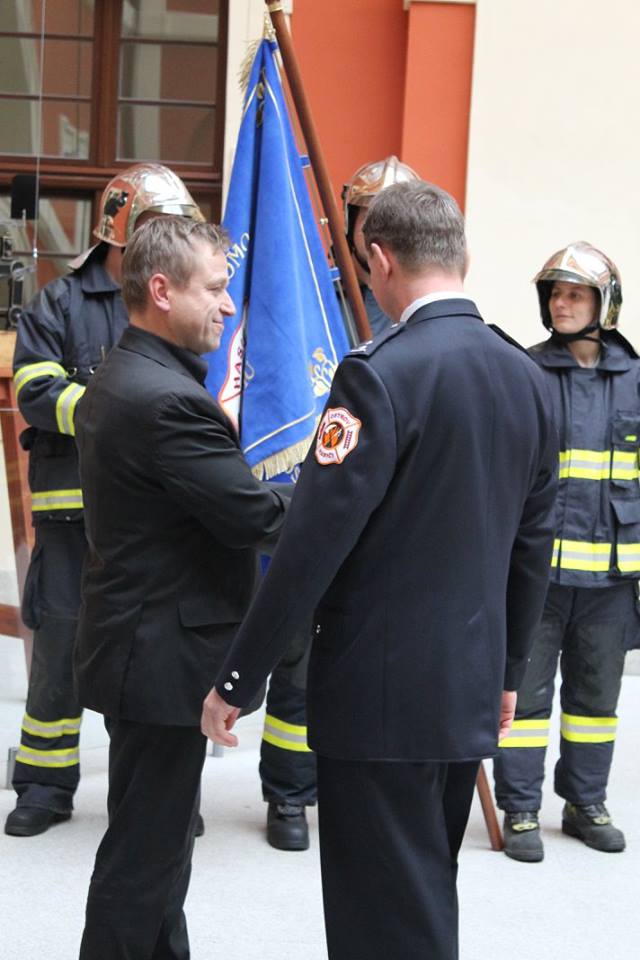 21. 12. 2015 - Slavnostní předání praporu a ocenění členů JSDH Ostrov
