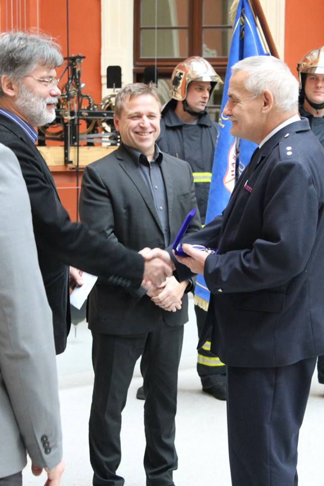 21. 12. 2015 - Slavnostní předání praporu a ocenění členů JSDH Ostrov