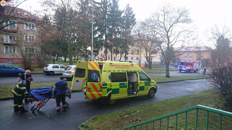18. 11. 2016 - Spolupráce při transportu pacienta, Kollárova ul.