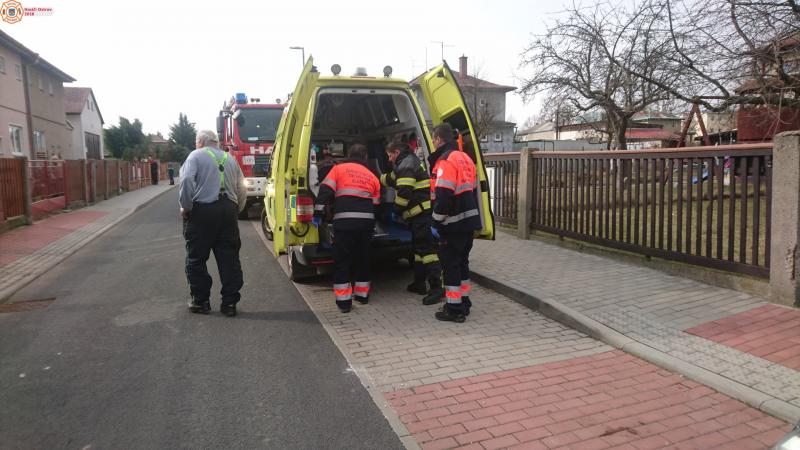 27. 3. 2018 - Spolupráce se ZZS při transportu pacienta do sanitního vozu, ul. Nejedlého