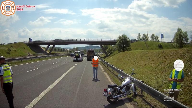 25. 5. 2018 - Dopravní nehoda motorky a mikrobusu na silnici Ostrov-Karlovy Vary