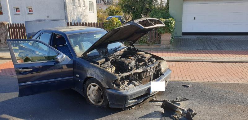 18. 4. 2019 - Požár osobního vozidla, Ostrov