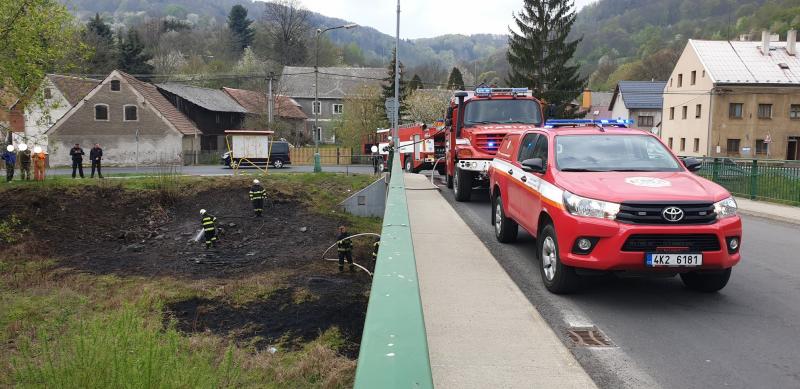 23. 5. 2019 - Požár trávy, Stráž n. Ohří